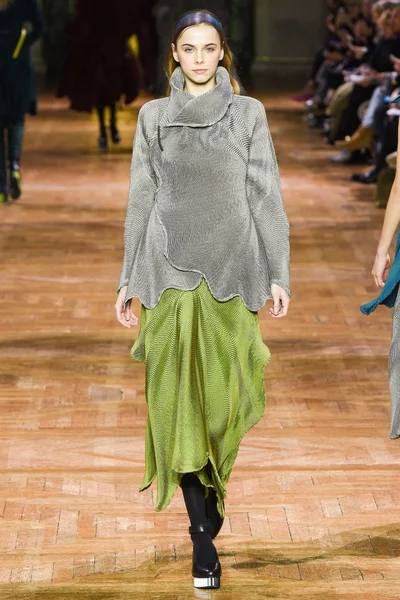 Look 35